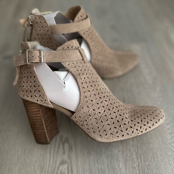 Crown & Ivy Genuine Leather Suede Heels - Picture 7 of 7